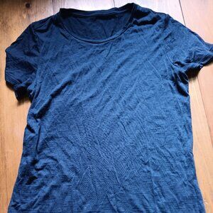 Icebreaker Women's Tech Lite SS Scoop Fixie Top Medium, Jet Heather